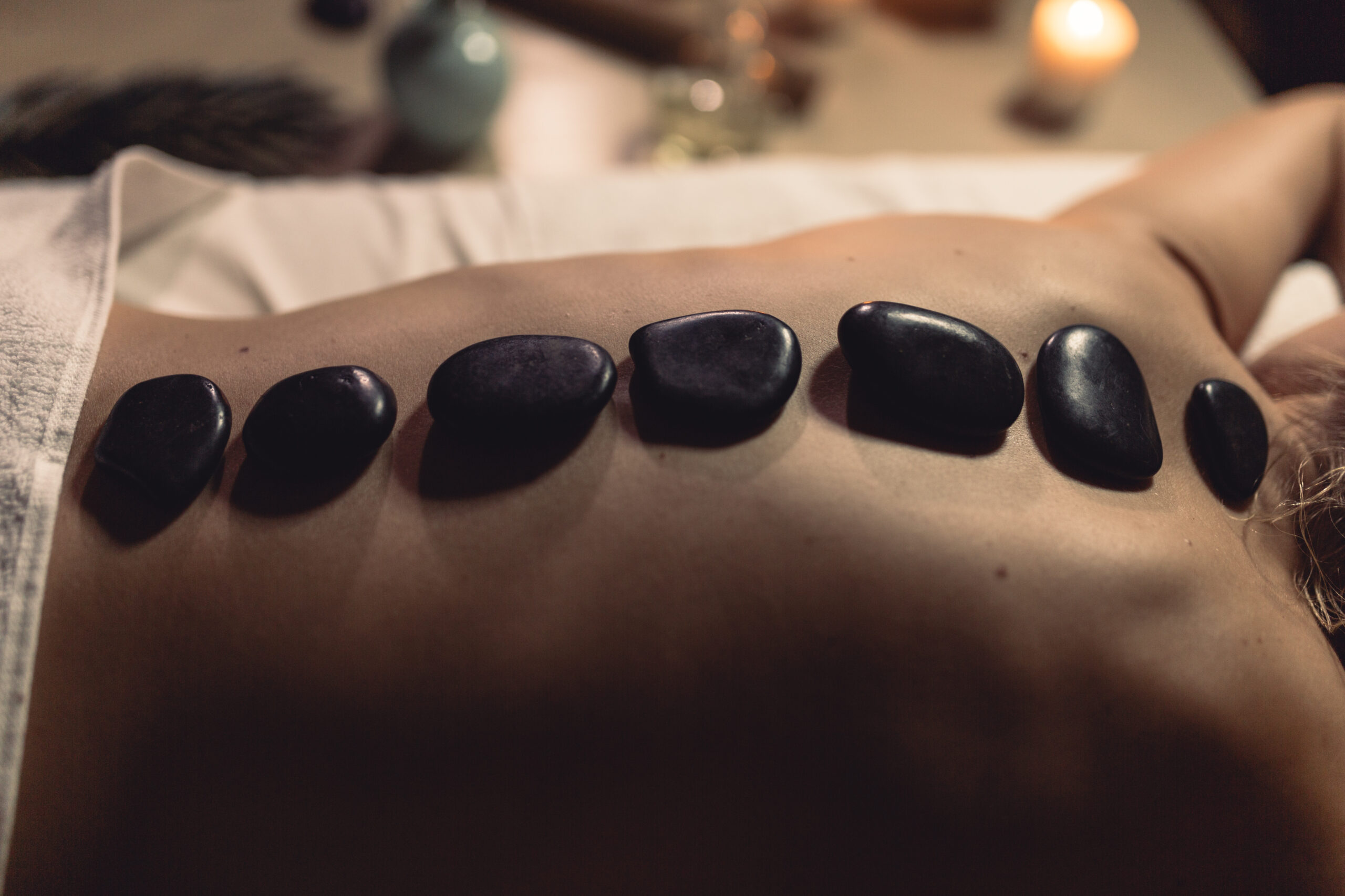 Massage aux pierres chaudes